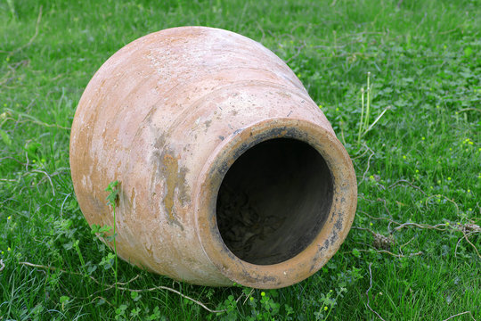 large cube, large dish, very old cubes,handmade old large bowl,


