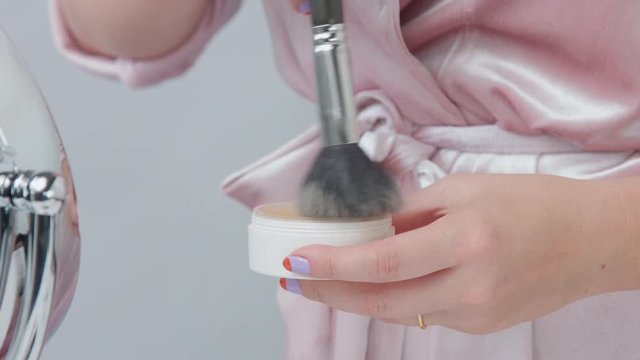 woman's hand open a cream pot to take some cream
