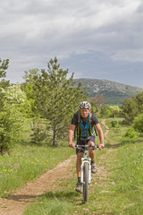 Fototapeta na wymiar Mountainbiken im Cicarijagebirge