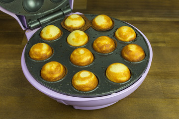 cake pop machine with baked cake pops