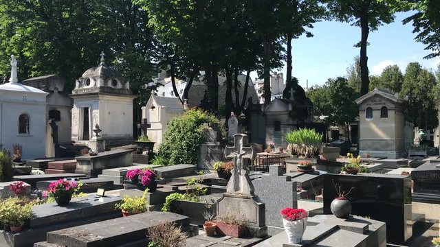 Tombes du cimetière de Passy à Paris