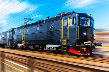 Naklejka premium Nowoczesny pociąg pasażerski dużej prędkości