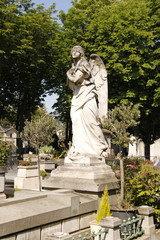 Ange du cimetière de Passy à Paris
