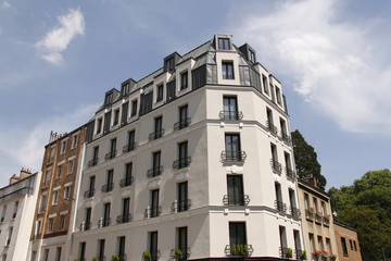 Fototapeta premium Immeuble du quartier Saint Lambert à Paris 
