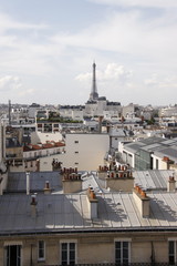 Fototapeta na wymiar Tour Eiffel et panorama urbain à Paris