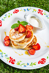 pancakes with strawberries