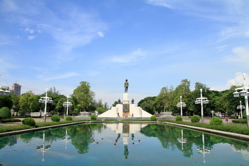 Fototapeta na wymiar ルンピニー公園のラーマ6世像