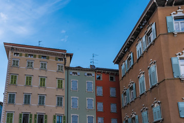Fototapeta na wymiar Altstadthäuser in Riva del Garda