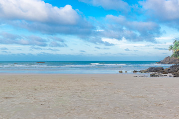 Fototapeta na wymiar View of Havaizinho rocky beach late afternoon