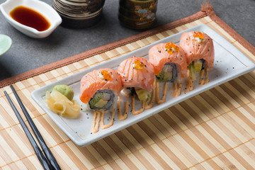 salmon sushi roll