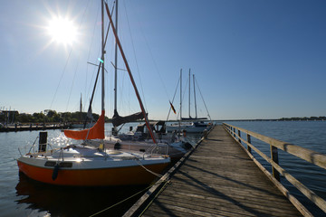 Boote im Hafen Altef&auml;hr auf R&uuml;gen, Blick nach Stralsund