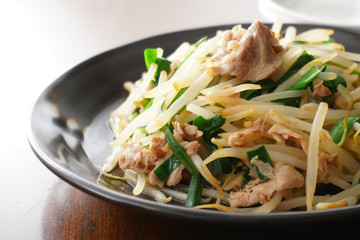 豚肉とニラのもやし炒め