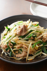 豚肉とニラのもやし炒め