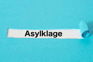 Ein Stückpapier und eine Asylklage