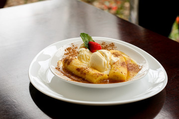 Banana splite and ice cream