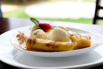Banana splite and ice cream
