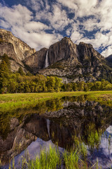 Fototapeta na wymiar Yosemite Falls reflecting off a pond
