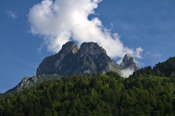 Obraz na płótnie Canvas view of an alpine mountain landscape