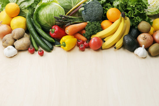 野菜と果物の集合　Image of different fruits and vegetables on wooden background