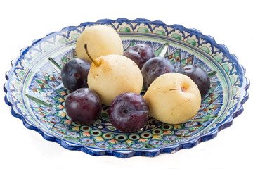Pears and plums in an Uzbek bowl