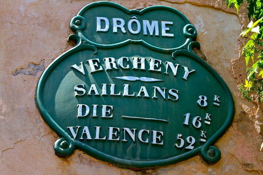 BORNE  DROME