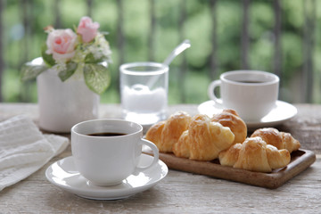 クロワッサンとコーヒー  Croissant and coffee