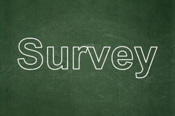 Obraz premium Science concept: text Survey on Green chalkboard background
