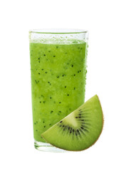 Obraz na płótnie Canvas glass kiwi juice with kiwi slice