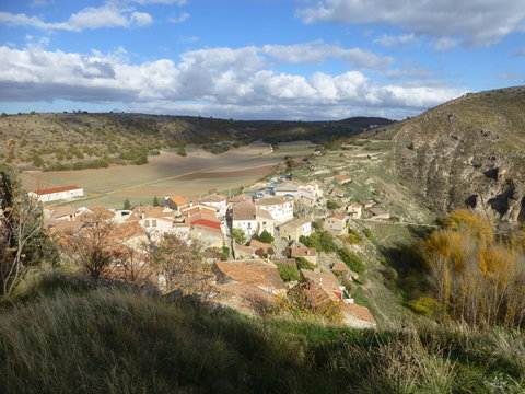Pelegrina, pueblo de Sigüenza, en la provincia de Guadalajara (Castilla la Mancha, España) situado junto al parque natural del Barranco del Río Dulce