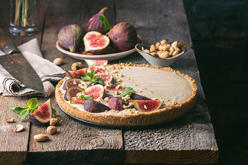Delicious Tart with fresh figs
