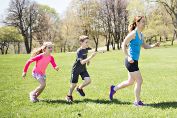 Obraz premium Parents with children sport running together outside