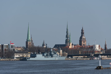 Fototapeta premium Riga über der Düna