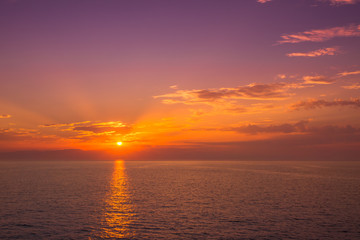 Fototapeta premium coucher de soleil sur la mer