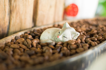 Cat dolls and coffee beans for interior decoration.