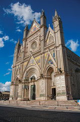 Fototapeta premium Facade view of the opulent and monumental Orvieto Cathedral (Duomo) under sunny blue sky in Orvieto, a pleasant and well preserved medieval town. Located in Umbria, central Italy