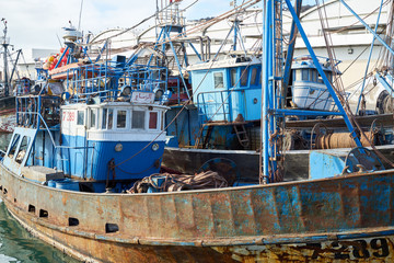 Fototapeta premium Fischerboote im Hafen von Agadir in Marokko 