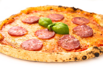 Pizza sarda con salame e pecorino 