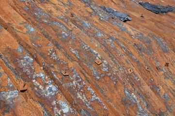 Tôles d'un bâtiment incendié