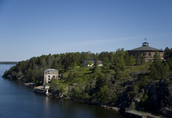Fototapeta na wymiar Old fortress Oscar Fredriksborg in the archipelago of Stockholm at Rindo in Vaxholm