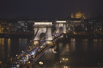 Fototapeta na wymiar Chain Bridge and St. Stephen´s Cathedral at night in Budapest