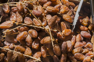 Organic dates found in French market