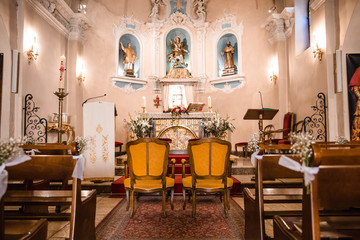 L'église en attendant les mariés