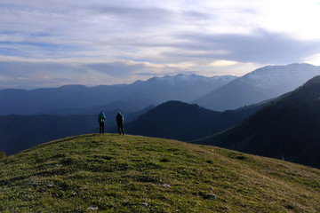Gruzja, Park Narodowy Borjomi – Kharagauli - górski krajobraz,  punkt widokowy Lomis Mta o  zachodzie słoca © Iwona