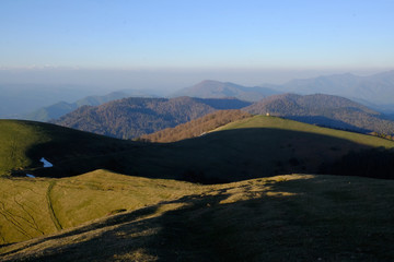Gruzja, Park Narodowy Borjomi – Kharagauli - górski krajobraz,  punkt widokowy Lomis Mta o  zachodzie słoca © Iwona