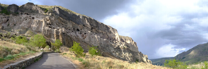 Gruzja, Vardzia - skalne miasto i klasztor © Iwona
