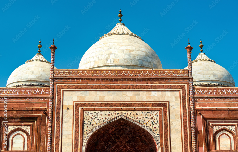 Wall mural the kau ban mosque at the taj mahal complex - agra, india