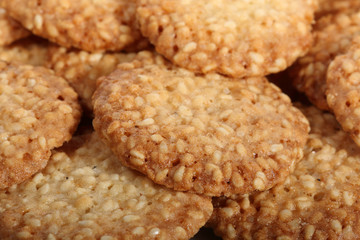 Round cookies with sesame seeds