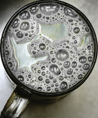 distracted dish washing 