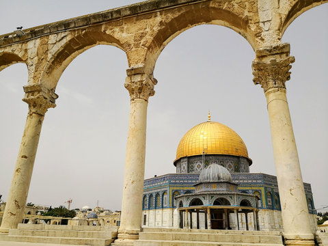 Felsendom auf dem Telmpelberg mit goldener Kuppel in Jerusalem, Israel