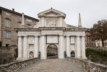 Fototapeta na wymiar San Giacomo gate, Bergamo